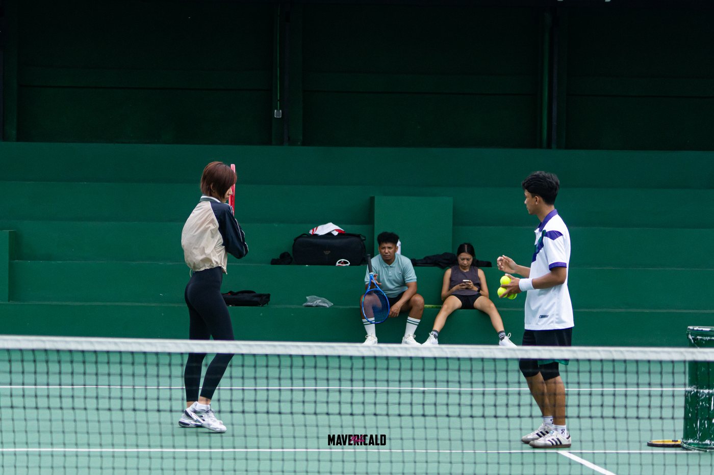 Sesi drill di lapangan indoor
